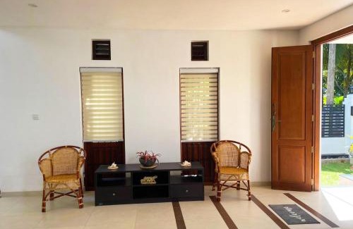 Negombo Cama Y Desayuno | Cenreeza Airport Villa