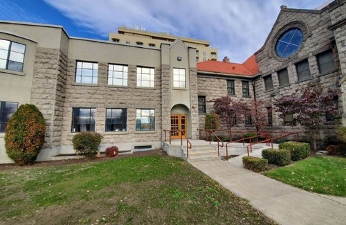 Brownstown Apartamento | Downtown Apt 206 Historic 1908 Church