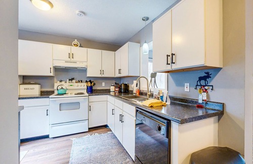 Center Conway Condominio | Center Conway Retreat - skiing, hiking, seasonal pool & walk to the Saco River