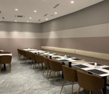 Qender Hotel | Center Hotel