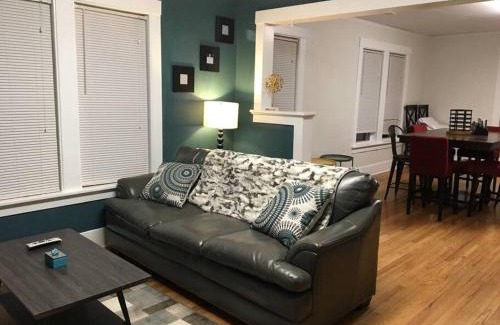 Southeast Omaha Apartamento | Center Midtown WalkUp
