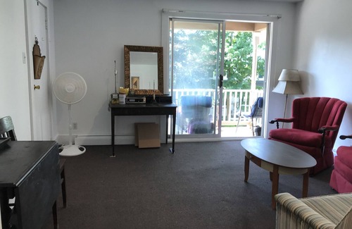 Chautauqua Casa | Center of Chautauqua Institution Second-floor Apartment