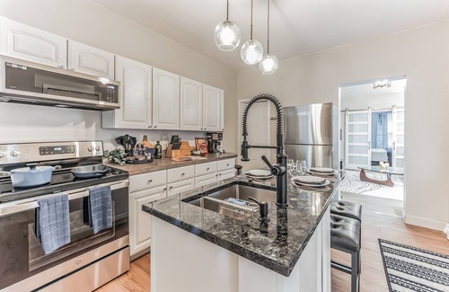 Allentown Apartamento | CENTER OF IT ALL! Walkable to PPL center, bars,restaurants. FREE parking on-site