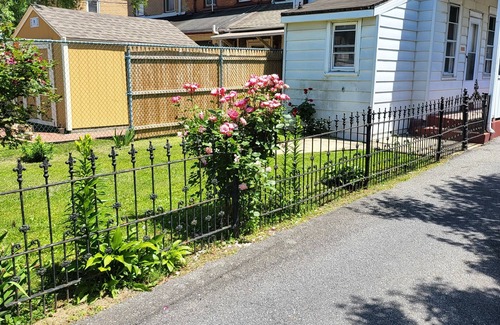 Allentown Apartamento | CENTER OF IT ALL! Walkable to PPL center, bars,restaurants. FREE parking on-site