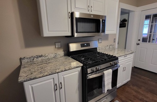 Lenox Apartamento | Center of Lenox, cozy Apartment 2-bedroom REVIEWS https:/abnb.me/kcBk7oCR6xb