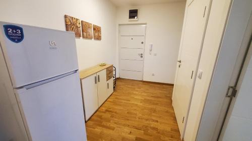 Pancevo Apartamento | Center & River Park View Guesthouse