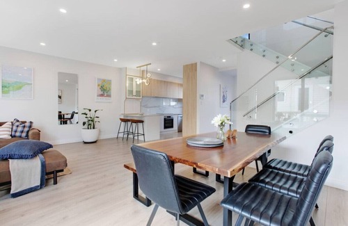 Mount Eden Casa | Central Oasis Townhouse with Parking and Air-con