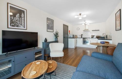 Cheltenham Apartamento | Central 1 BD + Sofa Bed in the Heart of Cheltenham!