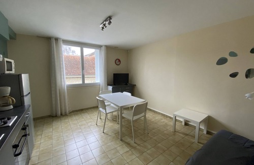 La Roche-Posay Apartamento | Apartamento céntrico con Wi-Fi en La Roche-Posay, cerca de los comercios y termas
