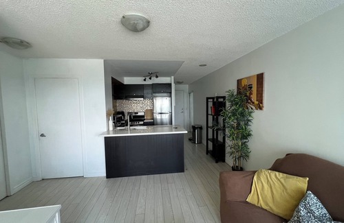Agincourt Condominio | Central 1BR + Den - 15 Mins to Downtown!