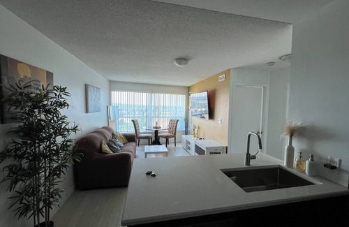 Agincourt Condominio | Central 1BR + Den - 15 Mins to Downtown!