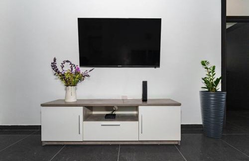 Larnaca City Centre Apartamento | Central 2 Bdr Flat St Lazaros - Phoenix Lodge