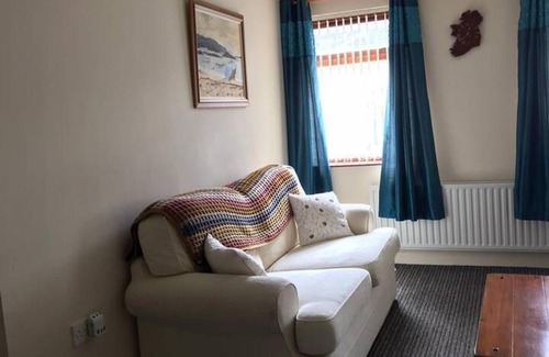 Londonderry Apartamento | Central 2 Bed Apartment Above Great Derry Pub