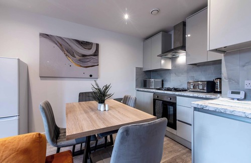 Basingstoke Apartamento | Central 2 Bed Apt - Shops, Dining & Trains Nearby