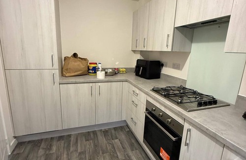 Huddersfield Casa | Central 2 Bed Home - Parking, Ev Point, Garden