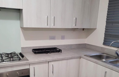 Huddersfield Casa | Central 2 Bed Home - Parking, Ev Point, Garden