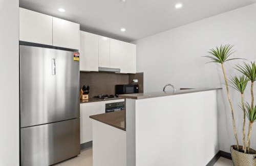 Parramatta CBD Apartamento | Central 2-Bed with Parking & Stunning Views