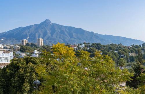 Nueva Andalucia Apartamento | Central 2 Bedroom Apartment with Stunning Views