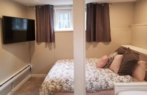 Fremont Apartamento | Central 2 bedroom unit with 3 beds and 3 large TVs