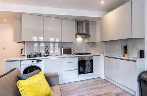 Basingstoke Apartamento | Central 2BR Apt Basingstoke Near Shops & Transport