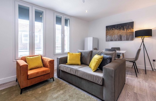 Basingstoke Apartamento | Central 2BR Apt Basingstoke Near Shops & Transport