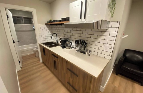 Southwest Edmonton Apartamento | Central 2br Near University And Whyte Ave