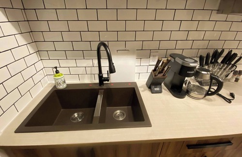 Southwest Edmonton Apartamento | Central 2br Near University And Whyte Ave