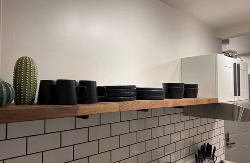 Southwest Edmonton Apartamento | Central 2br Near University And Whyte Ave