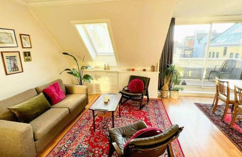 Nygard Apartamento | Central 2BR with balconies and art in historical university area