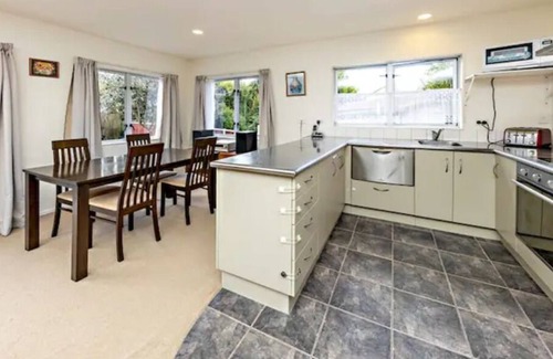 Mount Wellington Casa | Central 3bdrm home w/garden