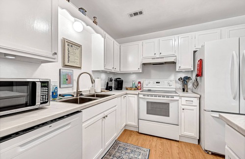 Lowell Casa | Central 3BR—Near AMP, UofA, XNA, Walmart HQ