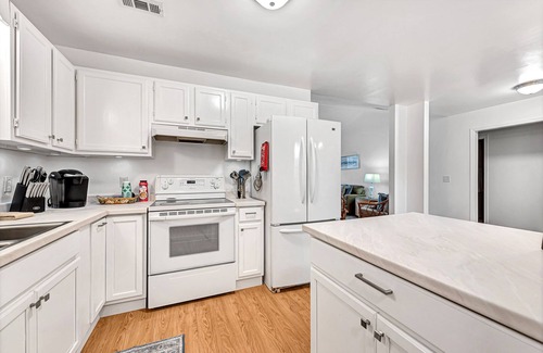Lowell Casa | Central 3BR—Near AMP, UofA, XNA, Walmart HQ