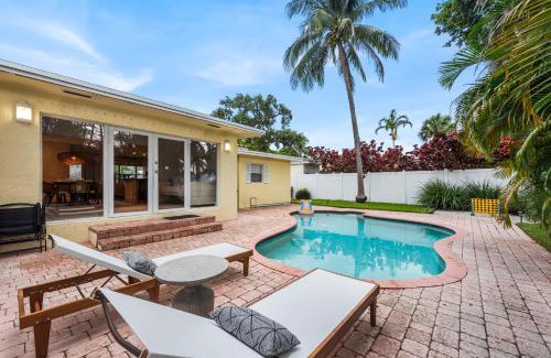 Garden Isles Casa | Central 4BD Getaway - Pool - Games - Beach Nearby