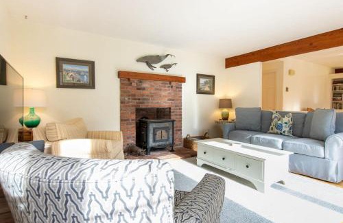 Brewster Casa | Central A C Mins to Beach Dog Welcome