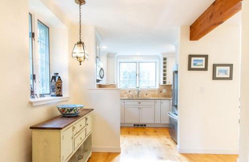 Brewster Casa | Central A C Mins to Beach Dog Welcome