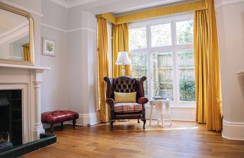 Alderley Edge Casa | Central Alderley Edge Detatched 4 Bedroom House - The Alderley Edge Gate House