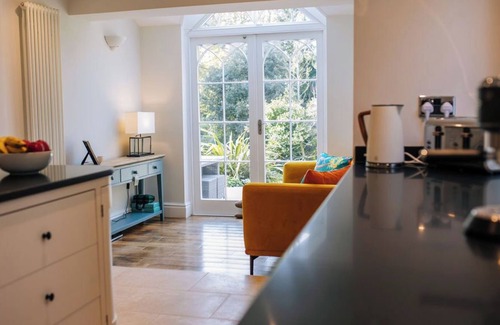 Alderley Edge Casa | Central Alderley Edge Detatched 4 Bedroom House - The Alderley Edge Gate House