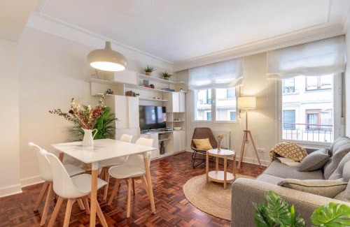 Castanos Apartamento | CENTRAL AND CHARMING - Guggenheim & Old Town Bilbao