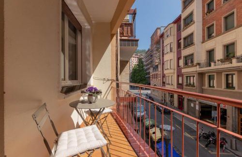 Castanos Apartamento | CENTRAL AND CHARMING - Guggenheim & Old Town Bilbao