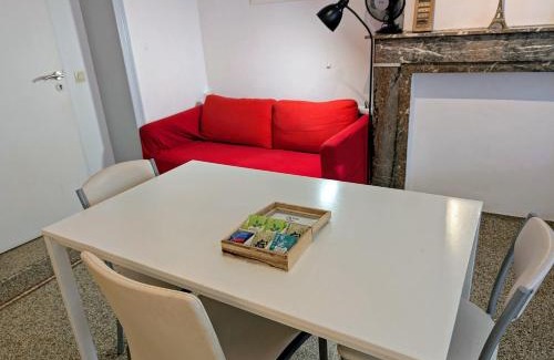 Etterbeek Apartamento | Central and convenient studio near supermarkets and public transports