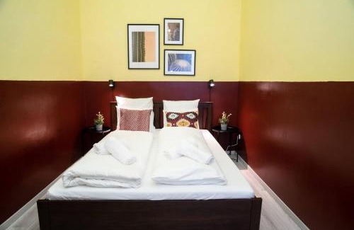 Jozsefvaros Apartamento | Central and large AC home away from home