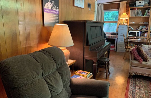 Yellow Springs Casa | Central and Shady 1-bedroom house in Yellow Springs with WiFi and AC