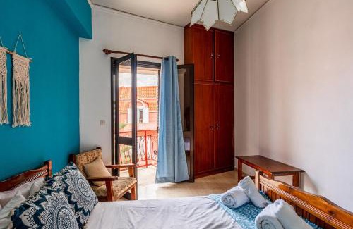 Poros Apartamento | Central Apartment for 4 by Alecos Studios