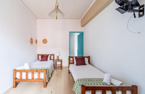 Poros Apartamento | Central Apartment for 4 by Alecos Studios