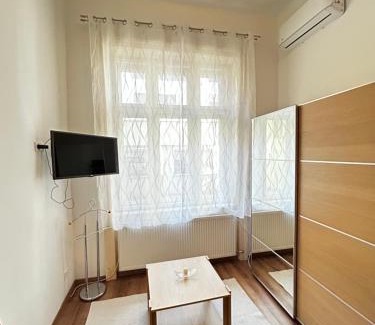Gyor Apartamento | Central Apartment