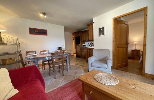 Samoens Apartamento | Apartamento céntrico y tranquilo con balcón, WiFi, parking y acceso a ski bus