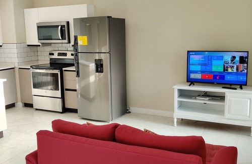 New Kingston Apartamento | Central apartment Located across from the National Stadium with Gym & Tennis Crt