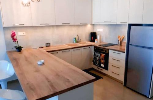 Loutraki Apartamento | Central Apartment Near The beach with huge private terrace