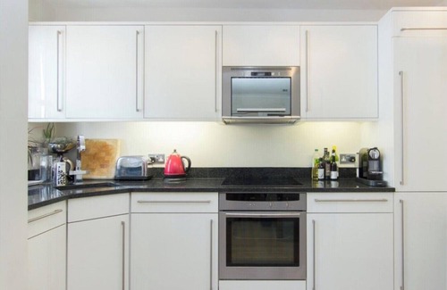 Holland Park Apartamento | Central Apartment-sleeps 4-98 Walking Score