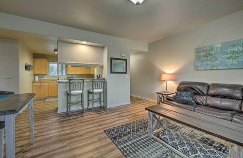 Anacortes Apartamento | Central Apt: Private Fireplace & Patio Access